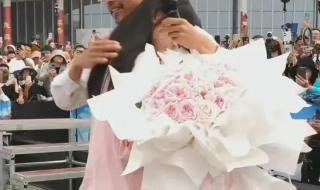 郭有才一天直播挣多少钱